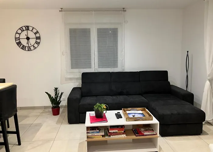 Du Thone Sejour Au Calme En Lisiere De Foret Holiday home *